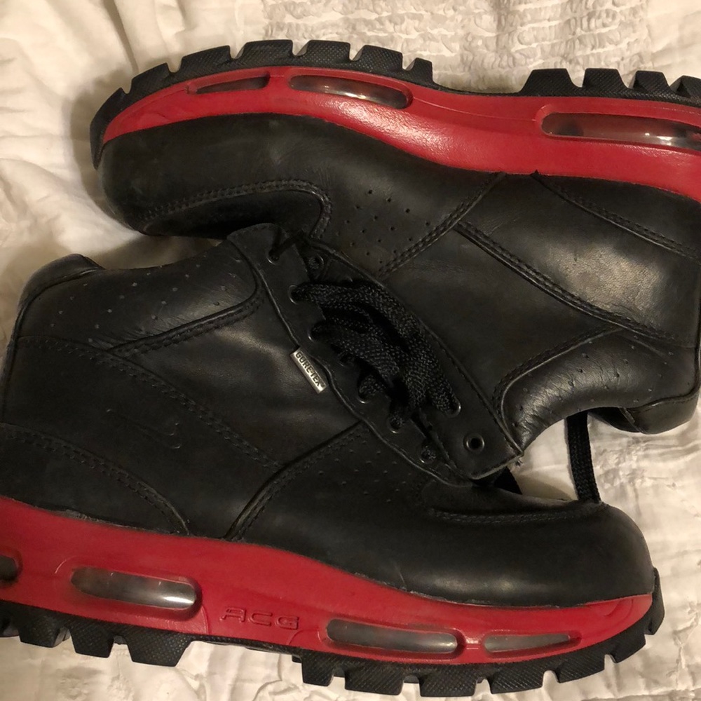 Nike ACG Gore Tex Boots. UNISEX.